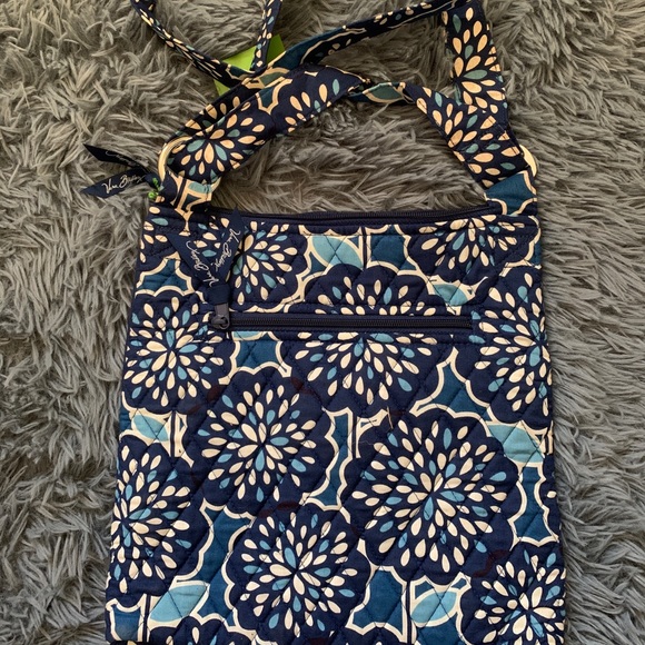 🦋🦋Vera Bradley Bag🦋🦋 - Picture 2 of 3